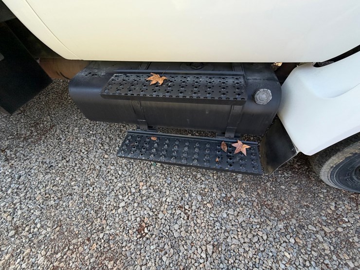 #4552-•-ford-f-650-flatbed-truck-image-41
