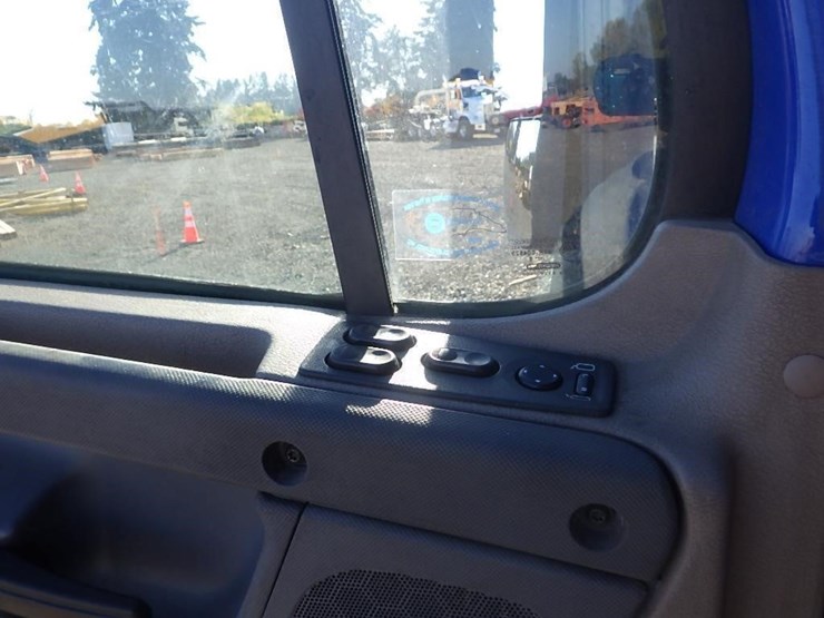 2017-freightliner-cascadia-3-axle-truck-tractor-image-27