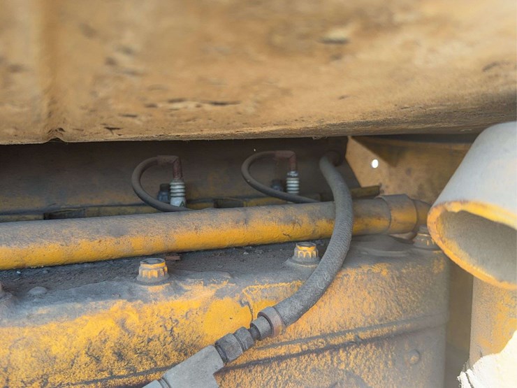 caterpillar-ten-image-24