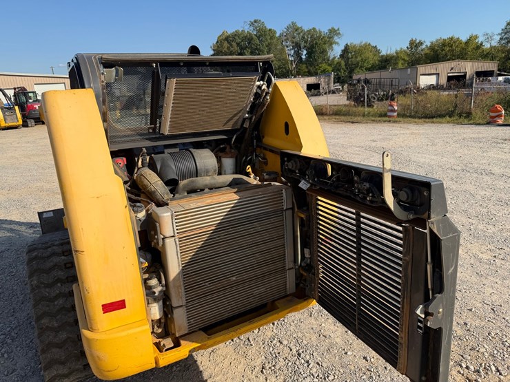 #4093-•-2023-new-holland-c334-tracked-skid-steer-image-33