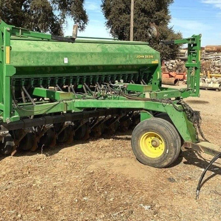 JOHN DEERE 1560 14' Pull Grain Drill