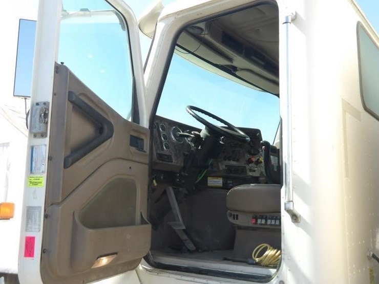2006-international-5600i-water-truck-image-25