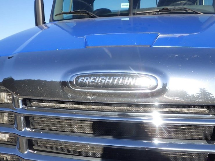 2017-freightliner-cascadia-3-axle-truck-tractor-image-7