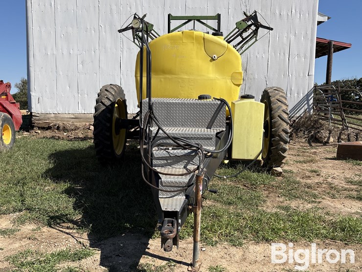 jesse-1000-gal-pull-type-sprayer-image-2