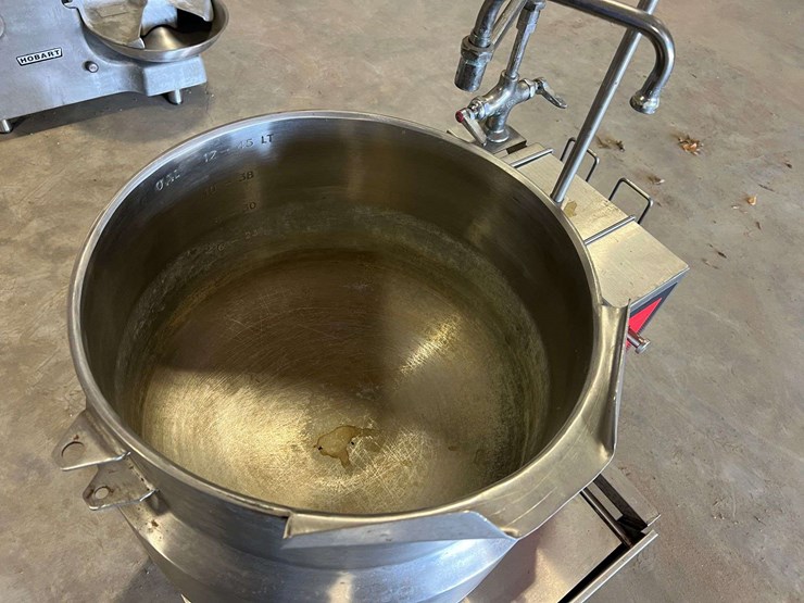 vulcan-k12ett-electric-tilting-steam-kettle-w/-stand-image-15