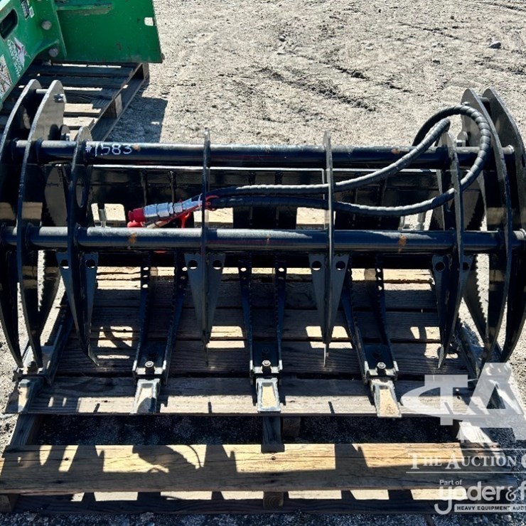 GIYI MCLG60 CURVED LOG GRABBER ATTACHMENT, fits skidsteer. s/n:CXHXZMQ251040