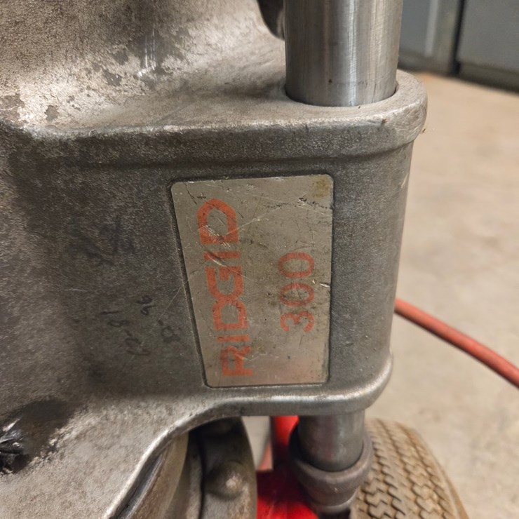 #36 • Rigid 300 pipe threader with hand truck