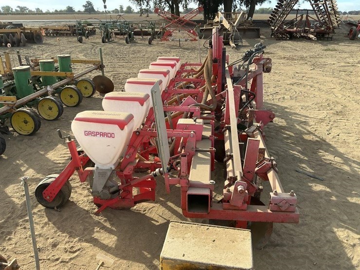 gaspardo-sp540-3-pt-6-row-30"-air-planter-image-5