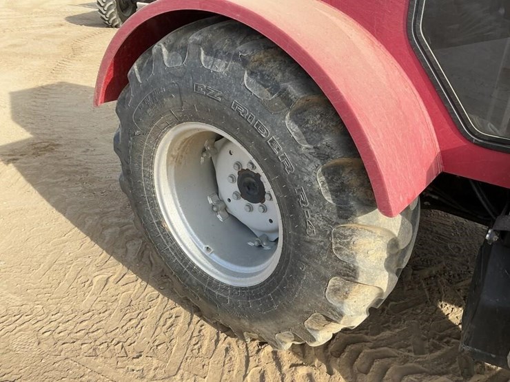 case-ih-120c-tractor,-mfwd,-1-owner-image-16