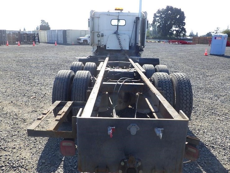 1991-freightliner-fla086-24'-3-axle-cab-&-chassis-image-4