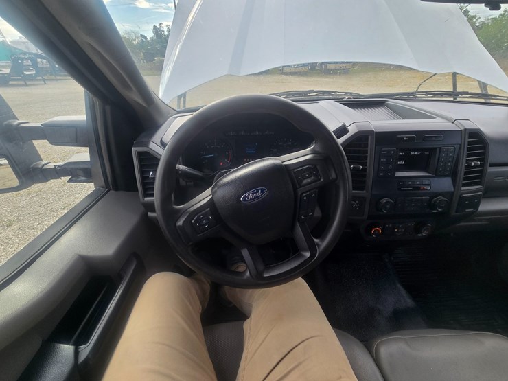 2021-ford-f350-image-42