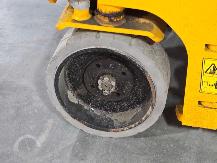 2023-jcb-s1930e-image-16