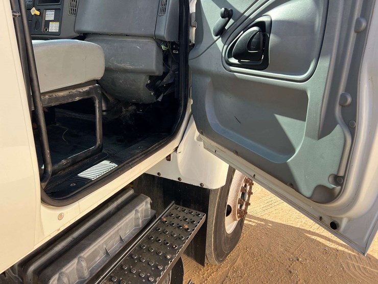 2007-international-7400-tandem-axle-dump-truck-(181,761-miles)-image-27