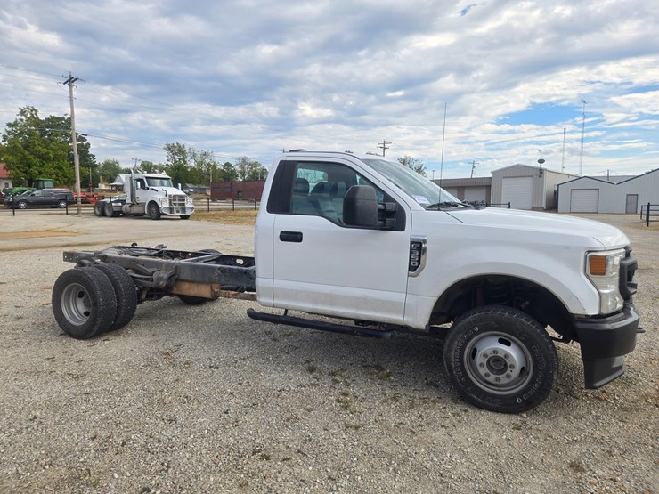 2021-ford-f350-image-17