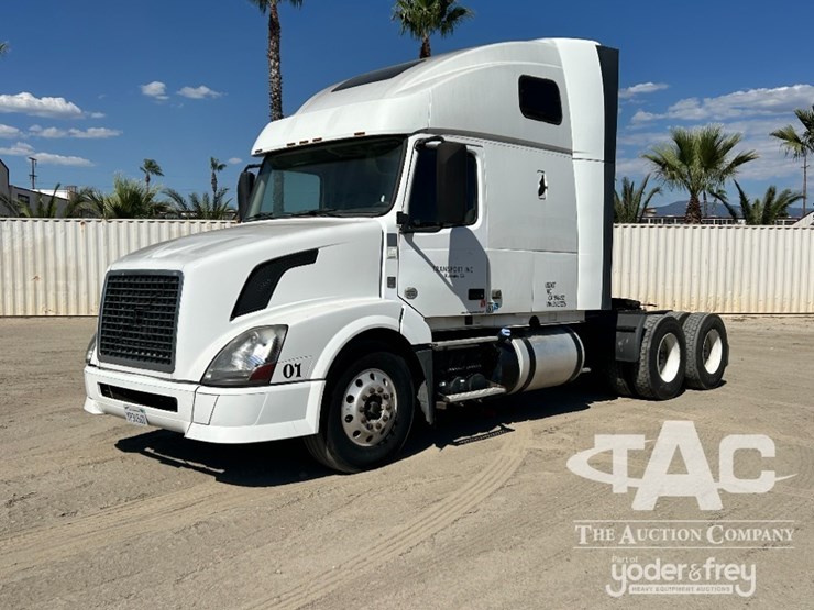 2014-volvo-vnl-image-1