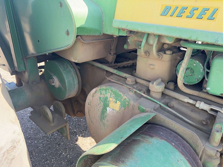 john-deere-820-image-32