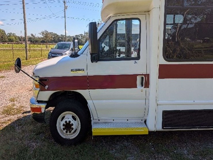 2017-ford-e-450-handicapped-shuttle-bus,-6.8-liter-v10-gas,-automatic,-image-1