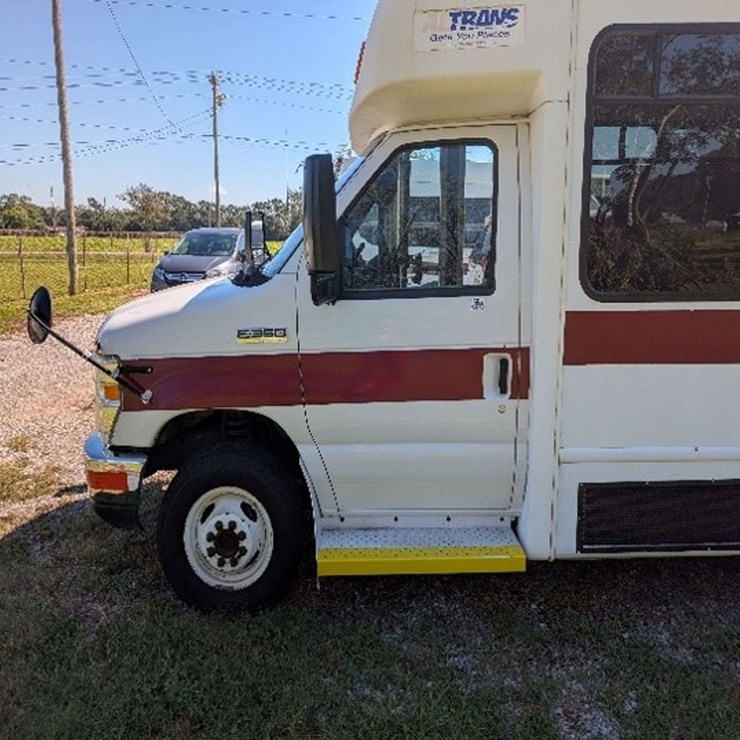 2017 Ford E-450 Handicapped Shuttle Bus, 6.8 Liter V10 Gas, Automatic,