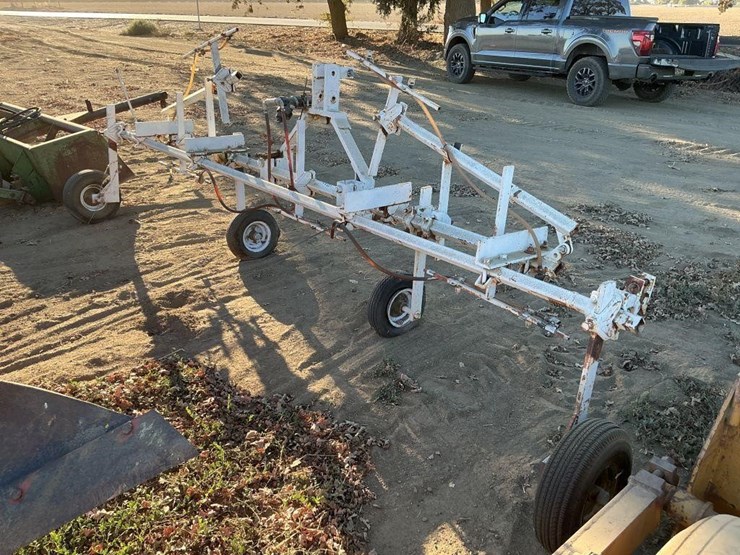 custom-25'-3-pt-fold-up-spray-bar-attachment-image-4