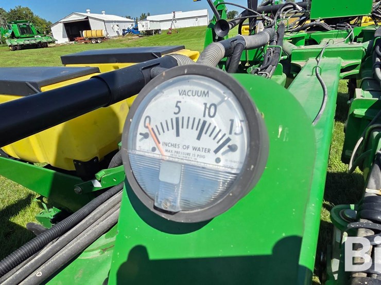 2005-john-deere-1770nt-planter-image-19
