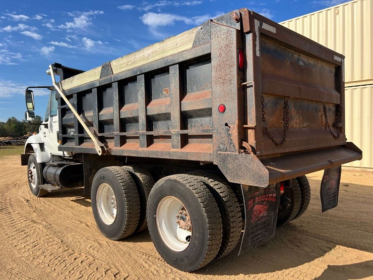 2007-international-7400-tandem-axle-dump-truck-(181,761-miles)-image-2