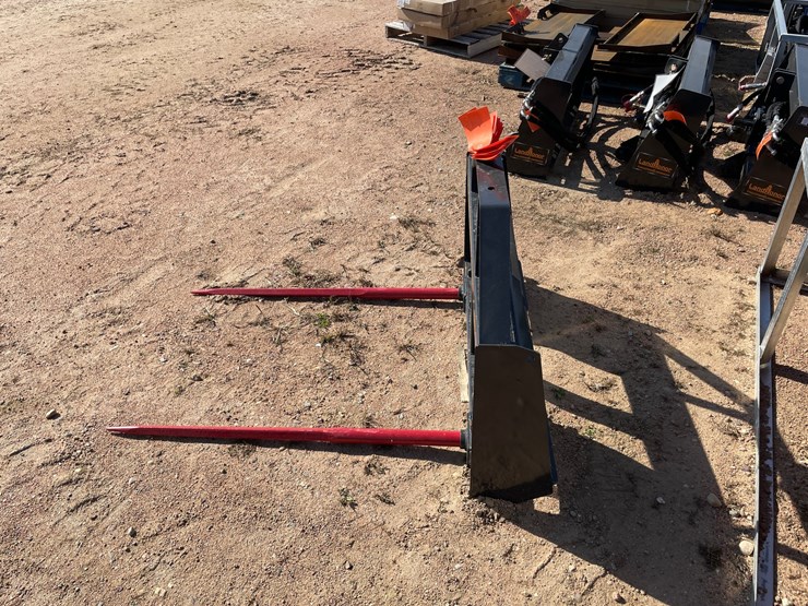 #4102-•-landhonor-skid-steer-bale-spear-attachment-image-3