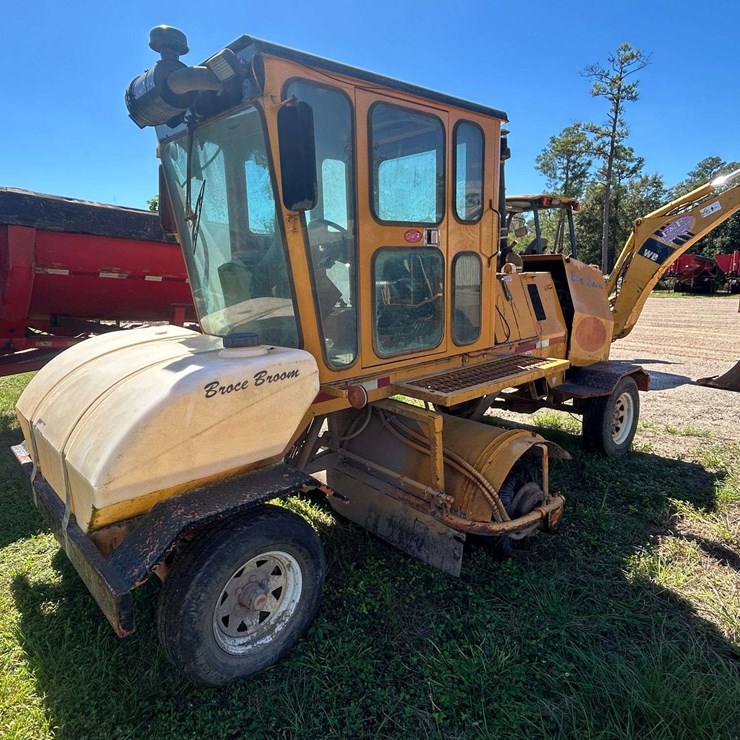 2008 Broce KR350 Sweeper