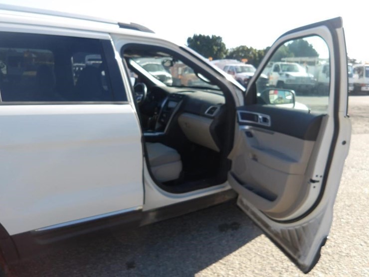 2012-ford-explorer-xlt-image-10