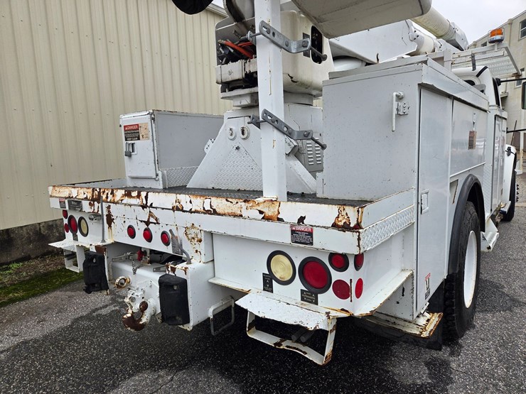 #1-•-2004-freightliner-bucket-truck-/-vin:-1vachdc04hn09591-/-35,152-miles-image-13