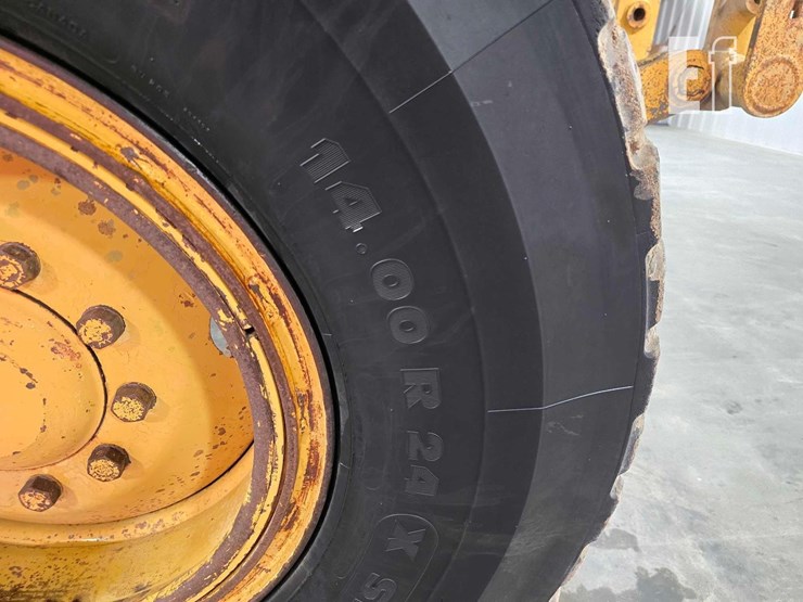 2001-caterpillar-140h-image-29