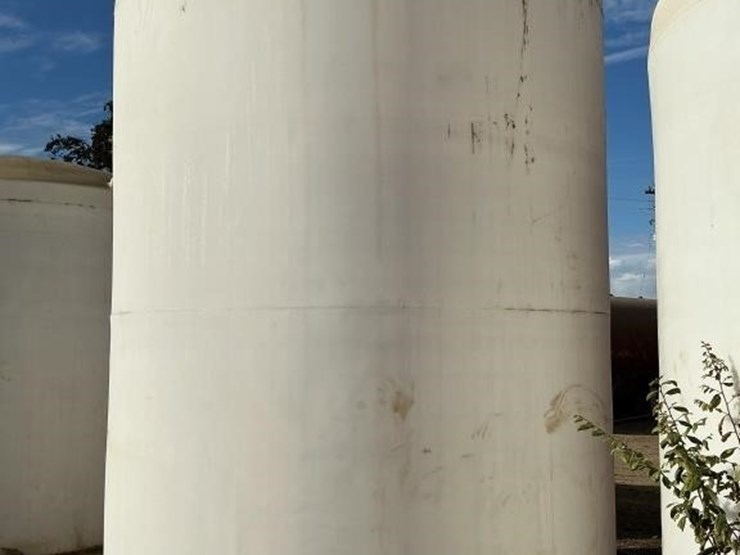 snyder-7000g-upright-poly-tank-image-2