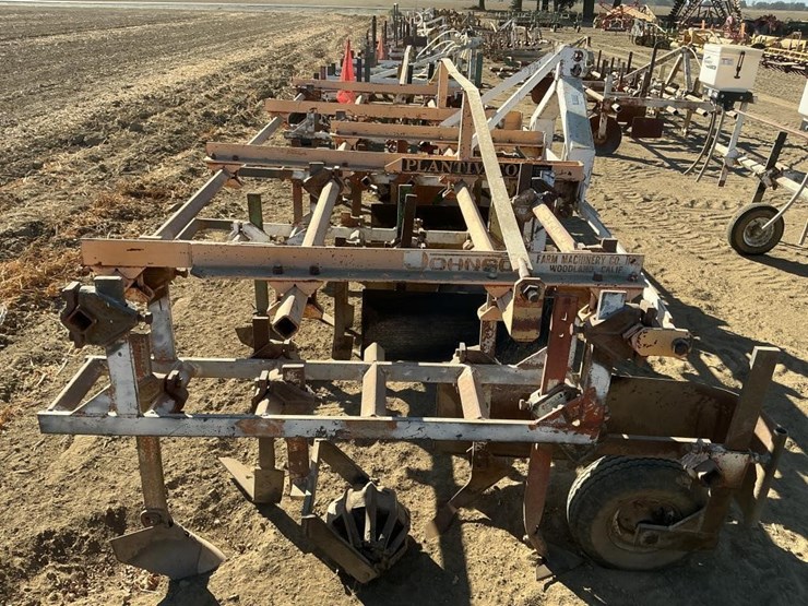 johnson-3-pt-3-row-60"-cultivator-image-3