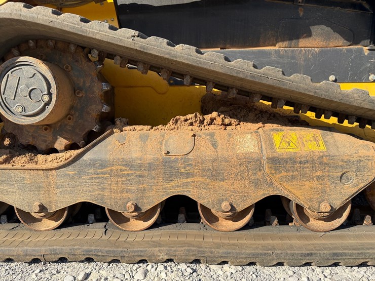 #4093-•-2023-new-holland-c334-tracked-skid-steer-image-64