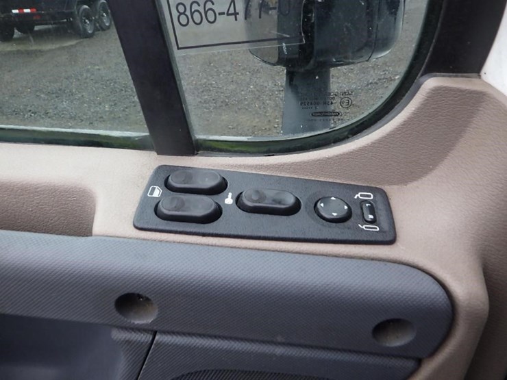 2018-freightliner-cascadia-3-axle-sleeper-truck-image-29