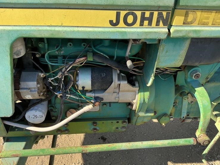 john-deere-1050-tractor,-mfwd-image-7