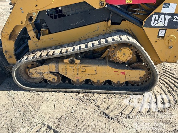 2017-caterpillar-259d-image-4