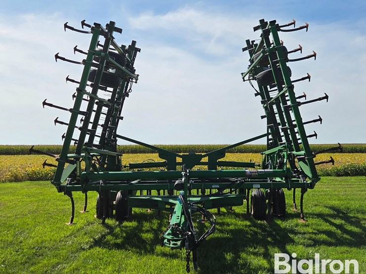 2011-john-deere-2210-field-cultivator-image-2