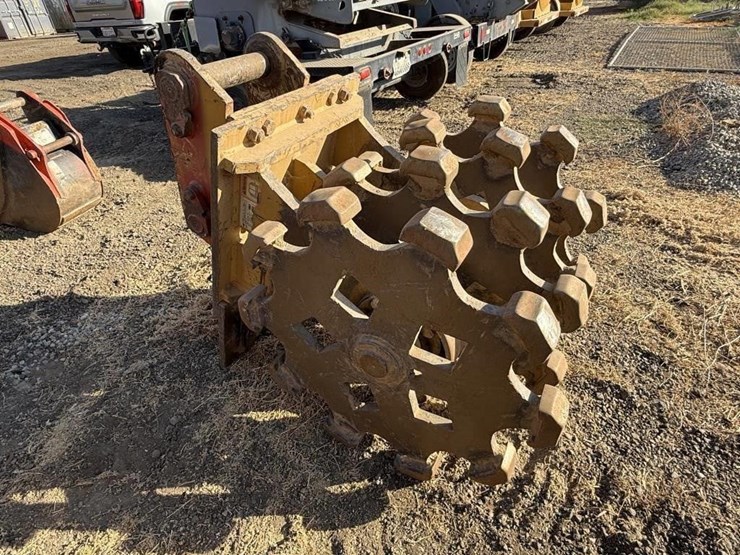 cat-36"-excavator-compaction-wheel-image-2
