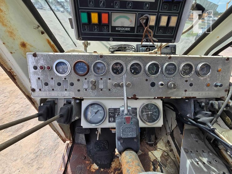 p&h-century-rough-terrain-crane-3720-image-14