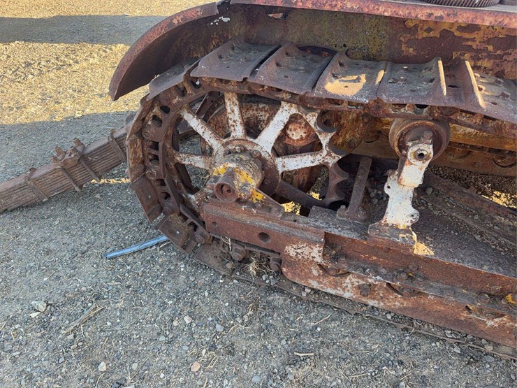 caterpillar-thirty-image-7