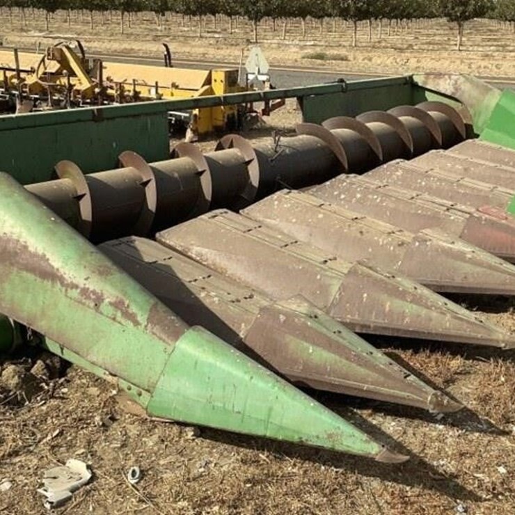 JOHN DEERE 853A 8-Row Corn Header