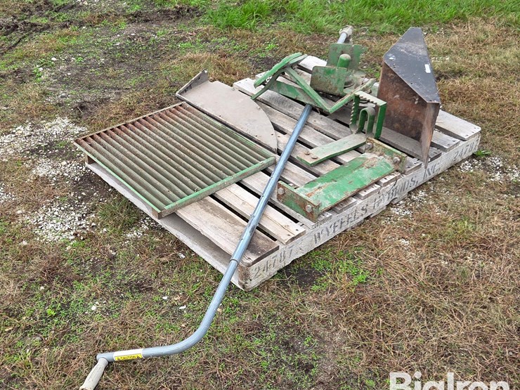 john-deere-tractor-parts-&-vittetoe-chaff-spreader-part-image-5