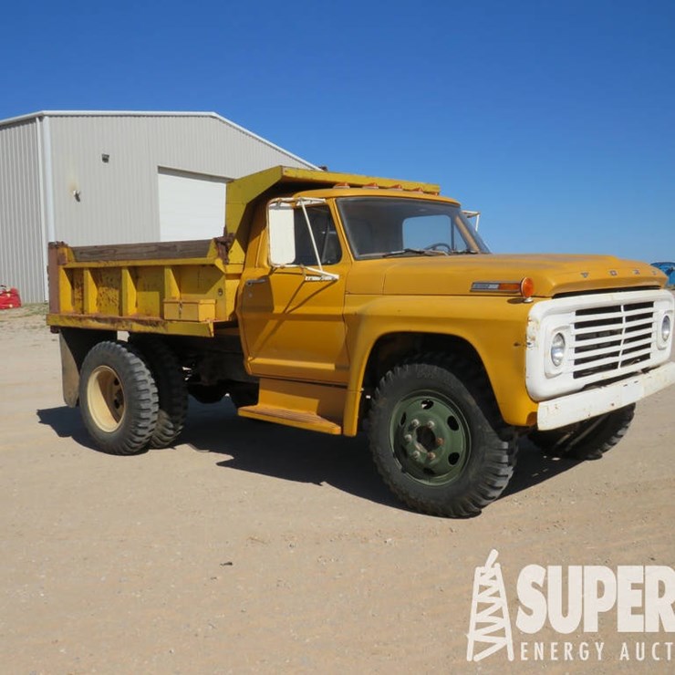 1970 FORD F-504 S/A Dump Truck