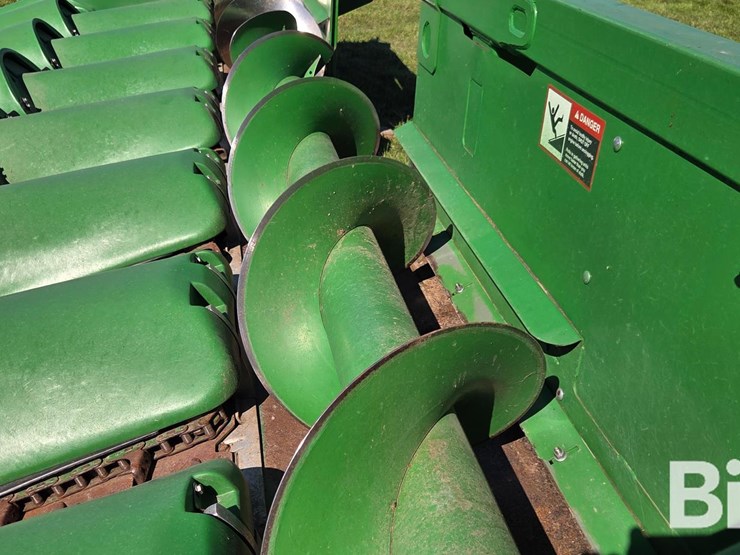 2014-john-deere-608c-corn-head-image-11
