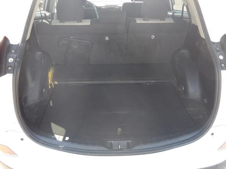 2016-toyota-rav4-xle-image-12
