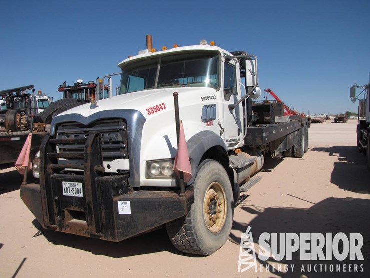 2009-mack-gu713-t/a-bed-truck-image-1