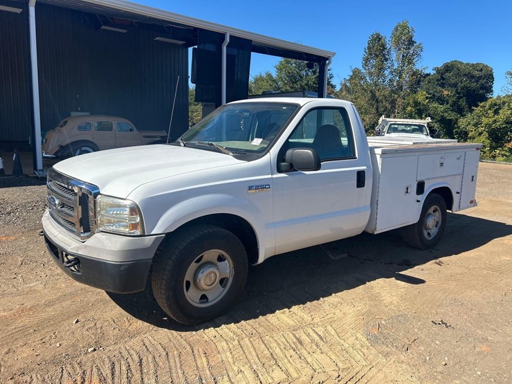 2005-ford-f250-xl-super-duty-s/a-regular-cab-sevice-truck-image-1