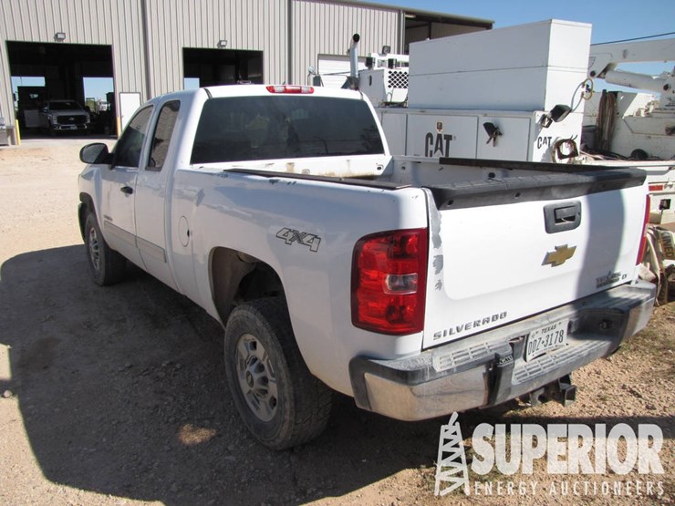 2012-chevrolet-2500hd-4-wd-extended-cab-pickup-image-3