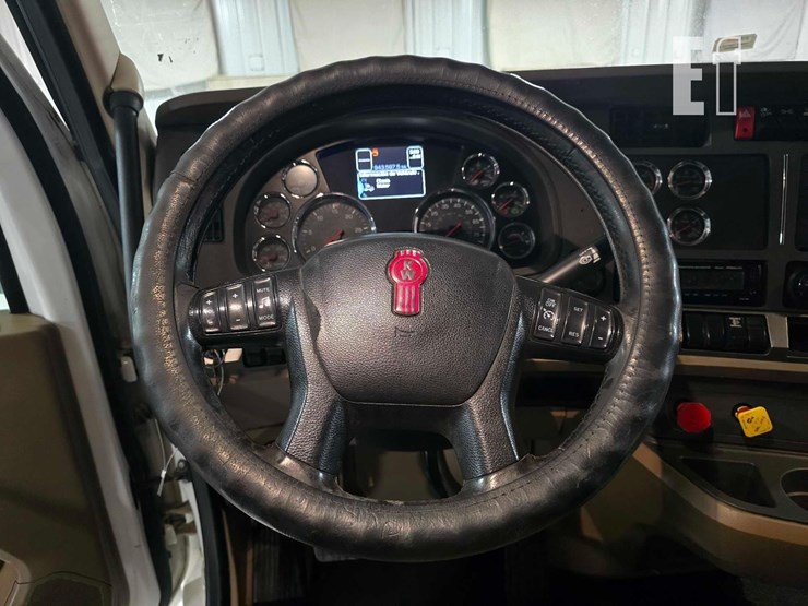 2019-kenworth-t680-image-10