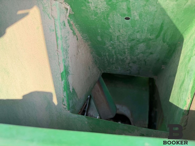 2012-john-deere-s670-combine-image-110